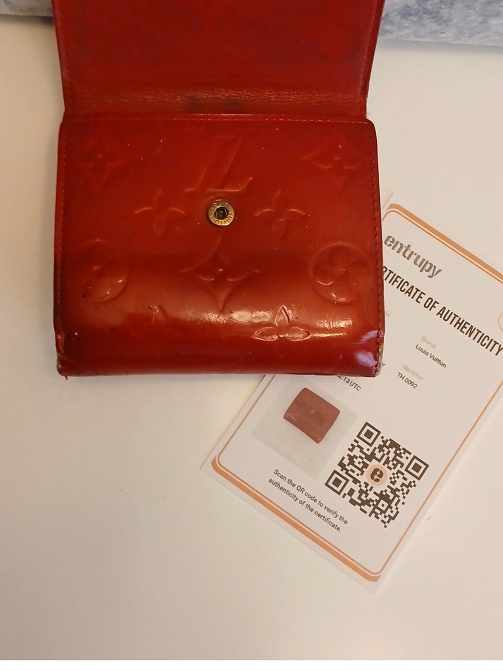 Louis Vuitton Vernis NWOT W/ BOX&COA CHERRY PATENT MONOGRAM COMPACT WALLET AS IS